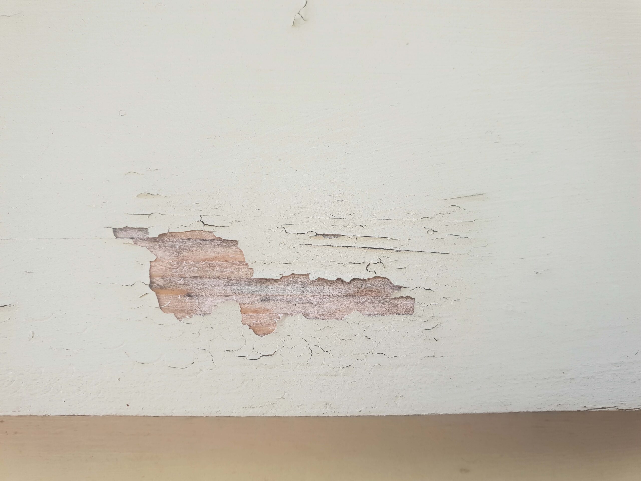 Quick Fixes for Paint Cracks and Peeling