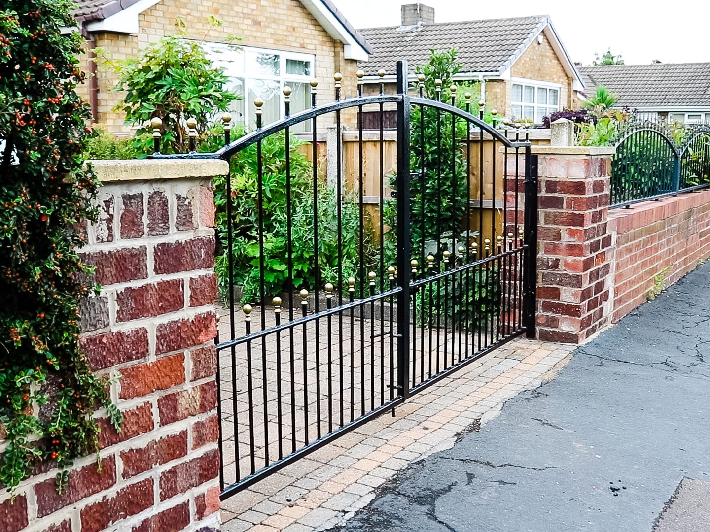 Metal Gate Painting 101: How to Protect and Beautify Your Property